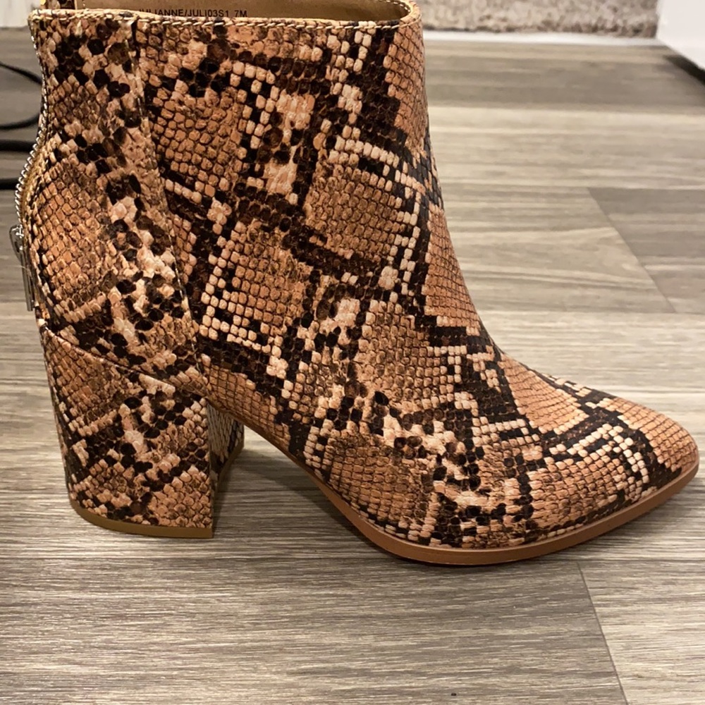 Steve Madden Tan & Black Snakeskin Block Heel Ankle Boots - Picture 2 of 2